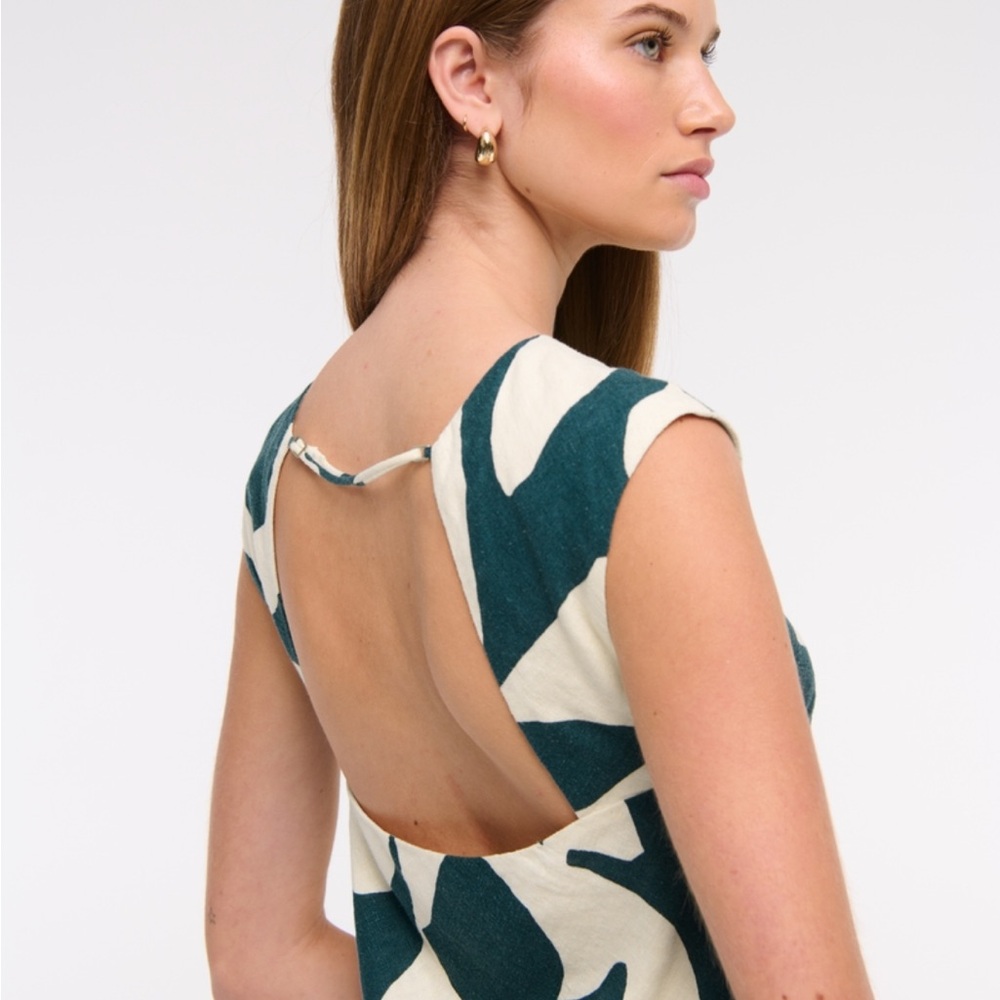 Abercrombie Linen Blend Skimming Shell Top Green and White Abstract Print